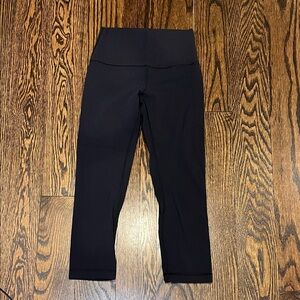 Women’s Cropped Lululemon Black Stretch Active Leggings Size 4